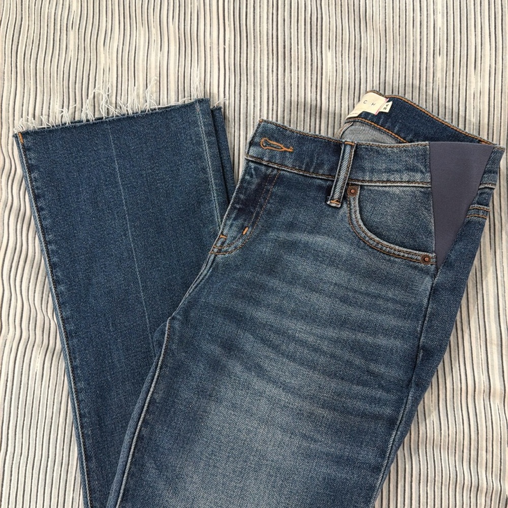Hatch Maternity Women’s Jeans - mid wash blue. Elastic on sides. Worn once!